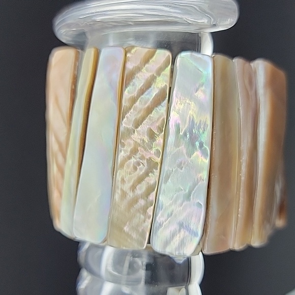 Iridescent Mother Of Pearl Shell Bracelet US Size 7 To 7-1/2" - Picture 5 of 7